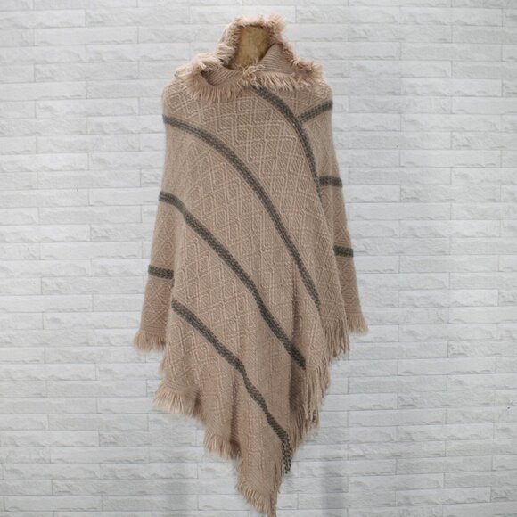 ARIANNA BY HOWARDS Poncho Hooded Knit Fringe Chevron Stripe Tan Gray One Size - Picture 1 of 14